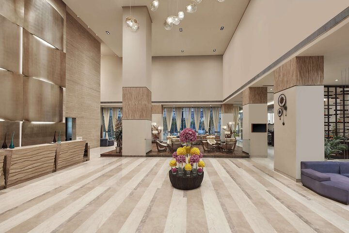 Entrance & Lobby