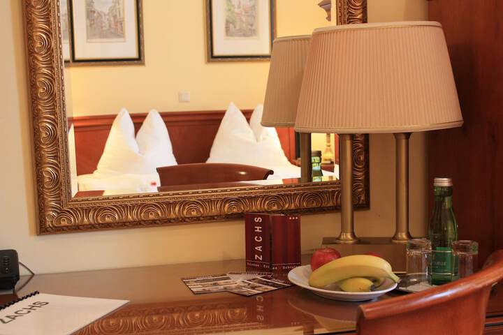 Room 11 of 33