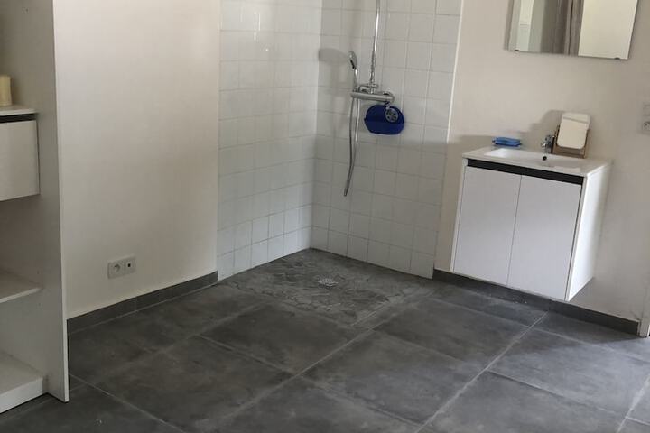 Room 3 of 46