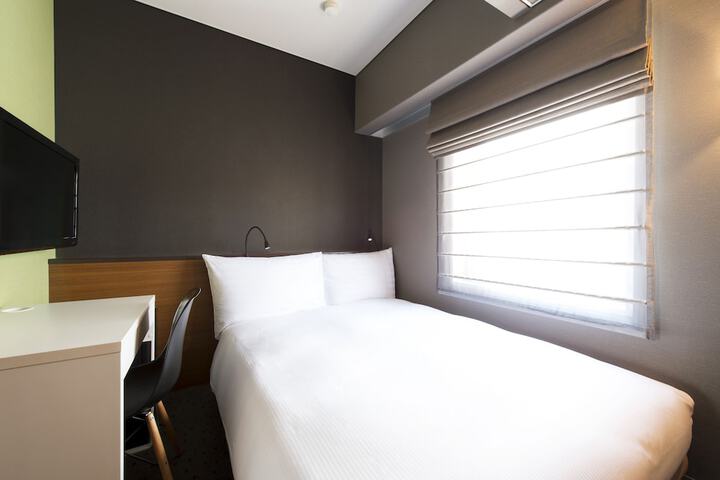 Room 10 of 28