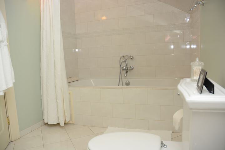 Room 162 of 252