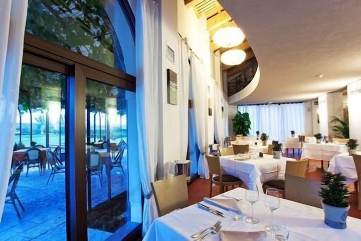 Dining 52 of 93