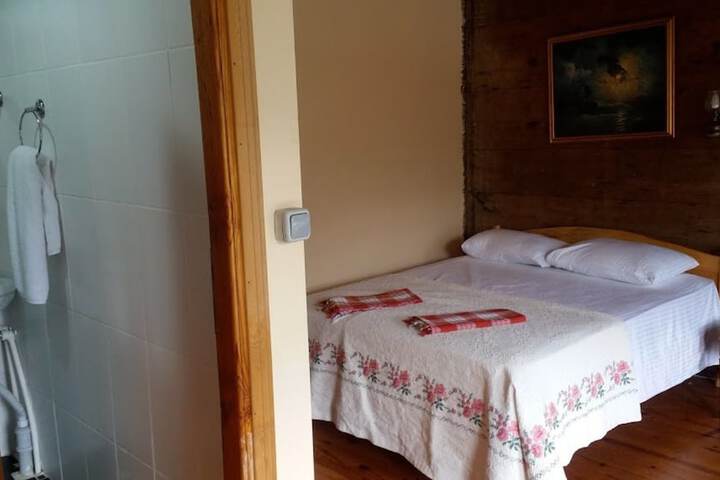Room 5 of 12