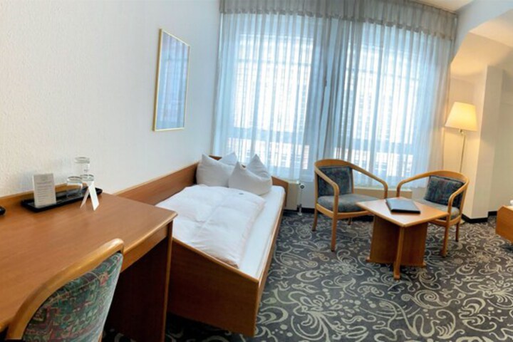 Room 25 of 81