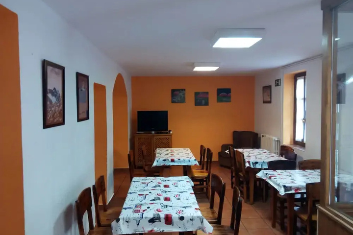 Dining 11 of 14