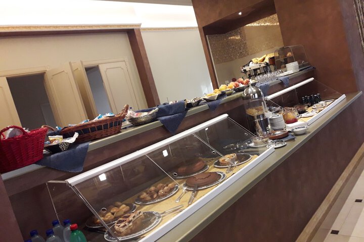 Dining 4 of 29