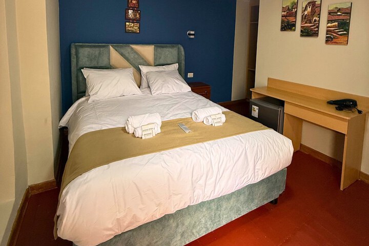 Room 37 of 100
