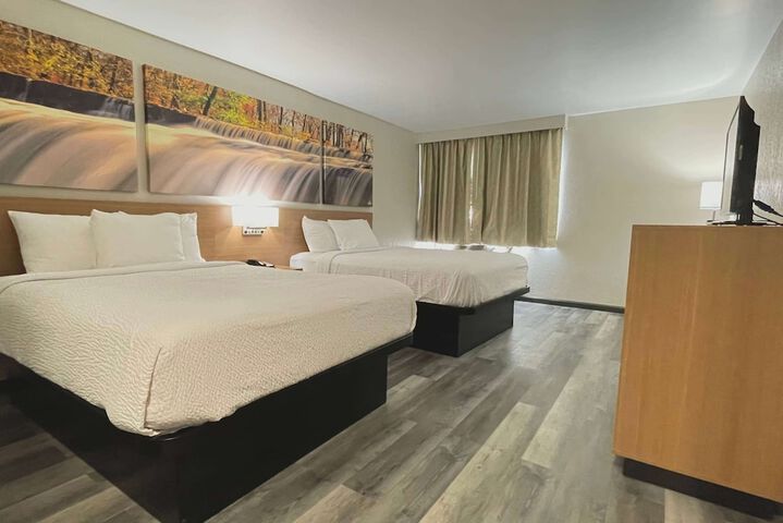 2 Queen Beds (10 of 13)