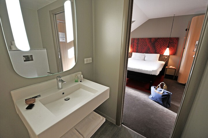 Room 36 of 90