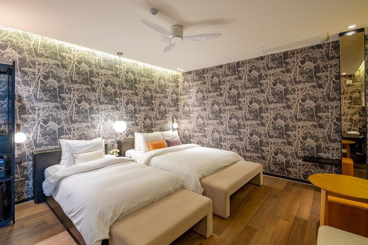 Room 5 of 90