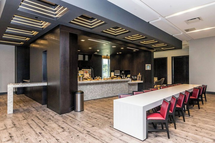Lounge 88 of 120