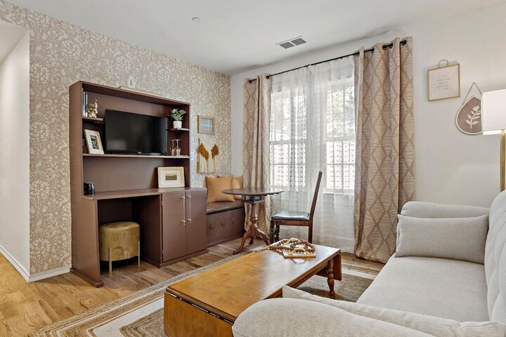 Room 16 of 86