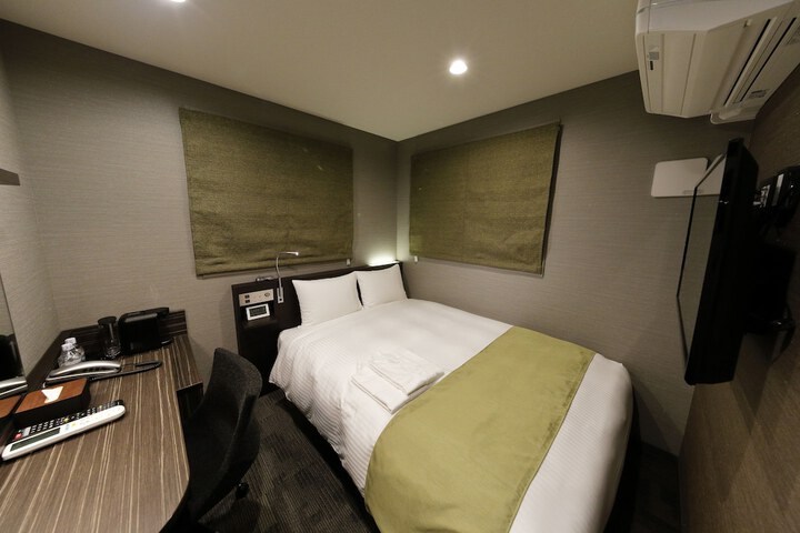 Room 13 of 103