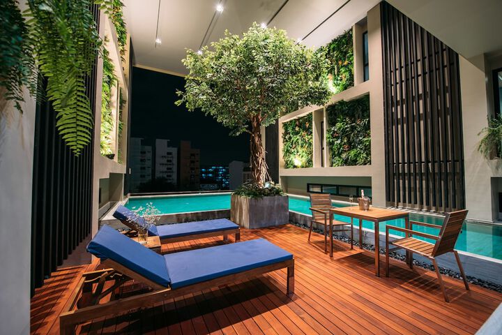 Pool 94 of 157