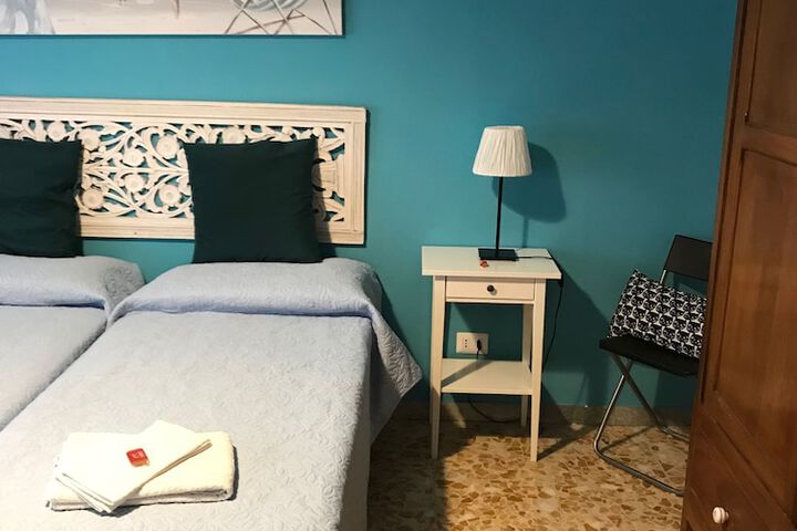 Room 12 of 37