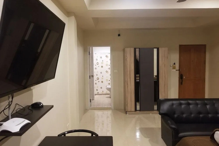 Room 11 of 11