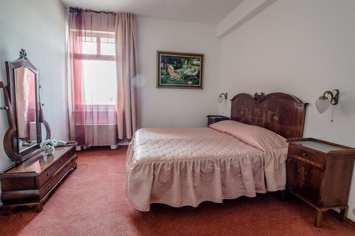 Room 14 of 125