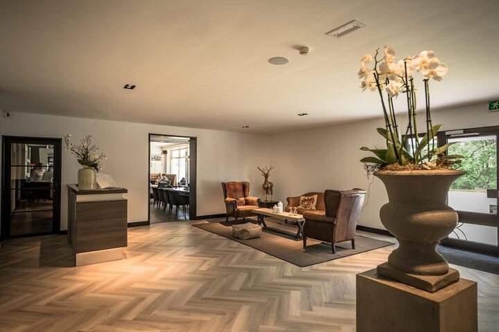 Entrance & Lobby