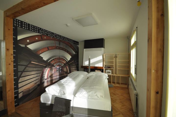 Room 7 of 111
