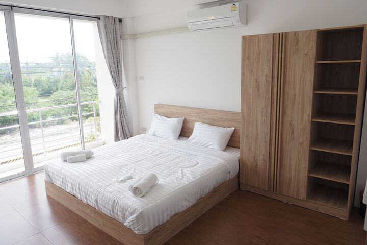 Room 27 of 73
