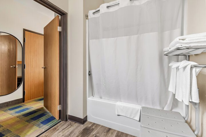 Room 17 of 32