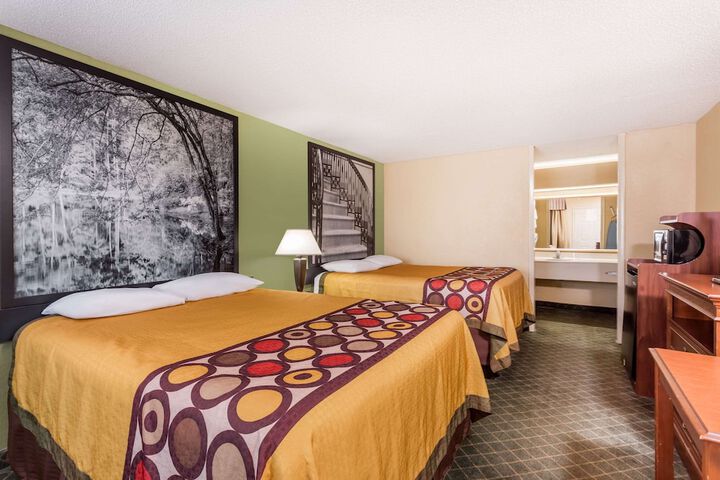 2 Queen Beds (3 of 5)