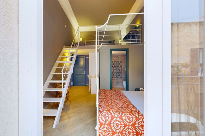 Room 49 of 210