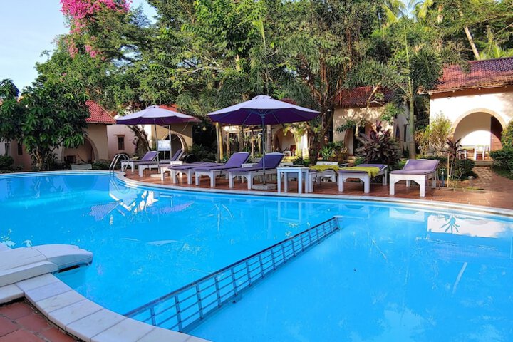 Pool Hotel