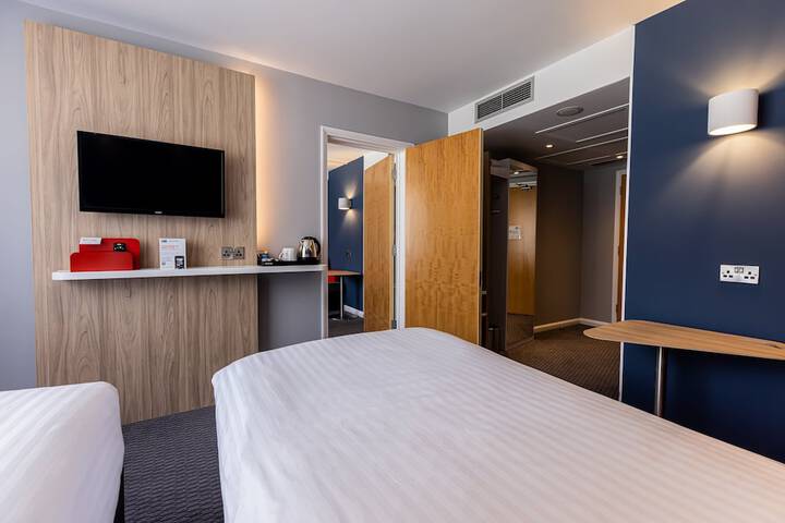 Room 5 of 32