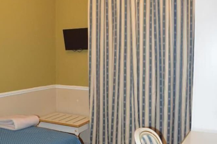 Room 27 of 63