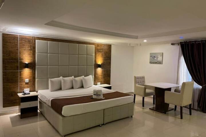 Room 2 of 6