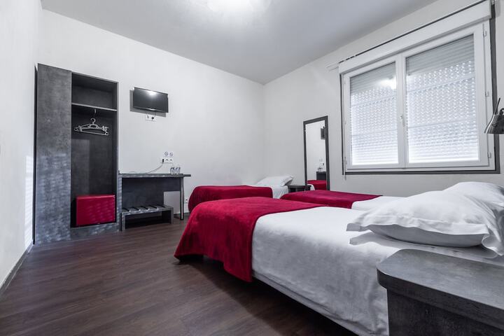 Room 6 of 16