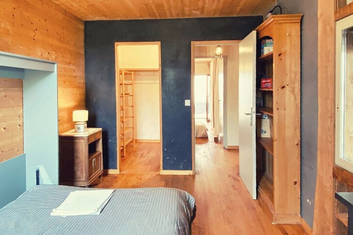 Room 3 of 74