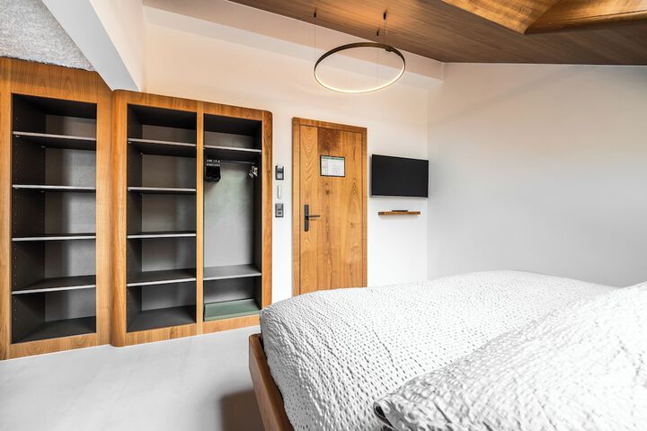 Room 12 of 41