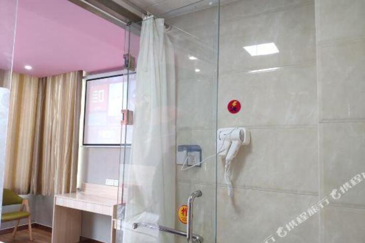 Junyi Chain Hotel (Rizhao Lanshan Wanhu Road Huijia)