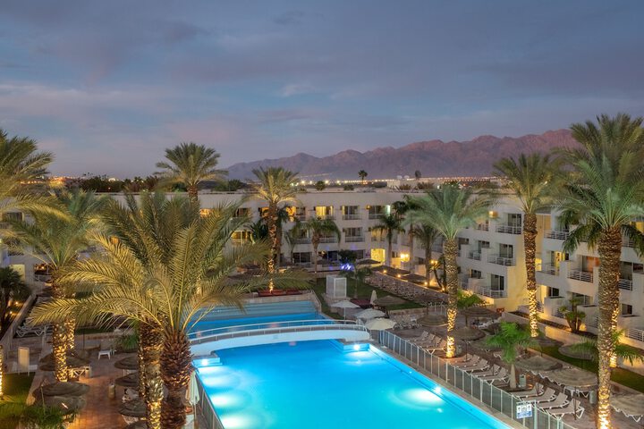 Hotel Pool