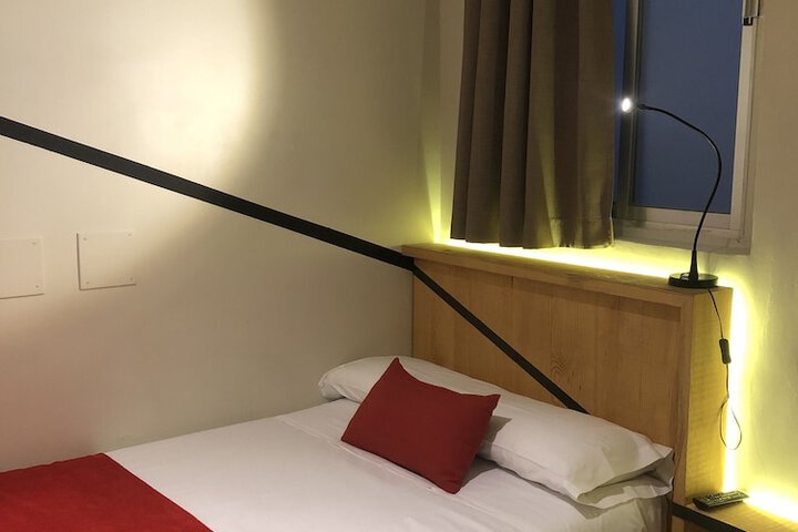 Room 16 of 40