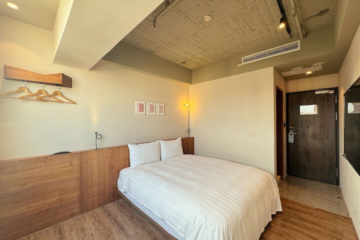 Room 10 of 65