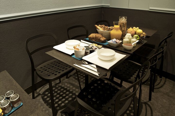 Breakfast/Coffee Service 19 of 26
