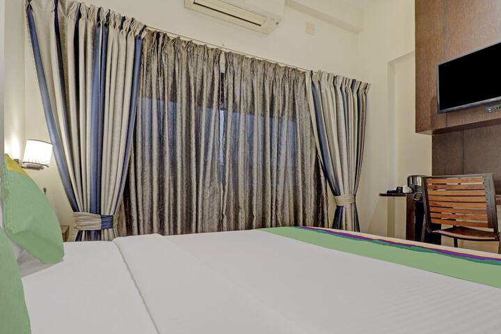 Room 13 of 40