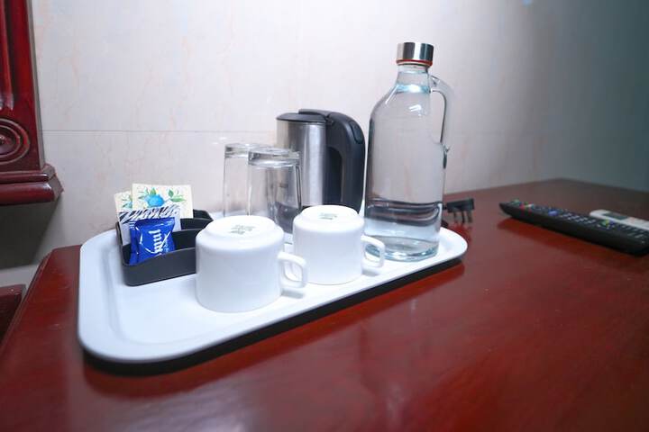 Room 6 of 9