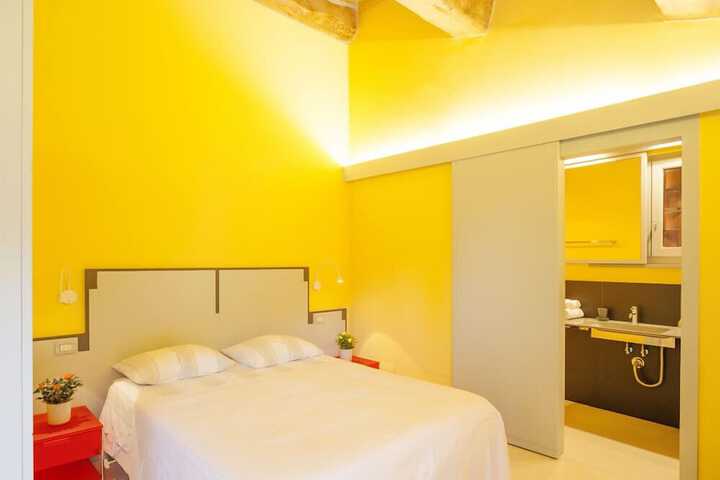 Room 4 of 33