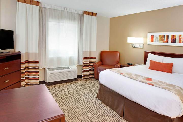 1 Queen Bed (24 of 25)