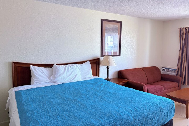 Room 2 of 27