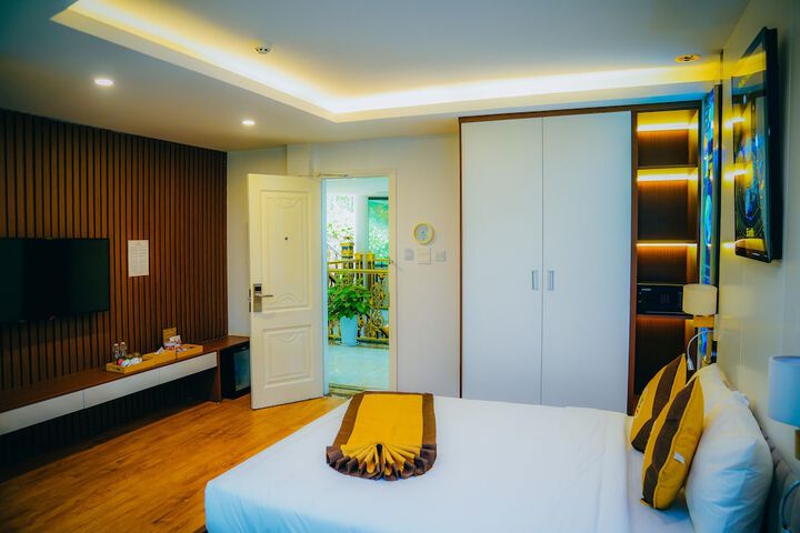 Room 76 of 242