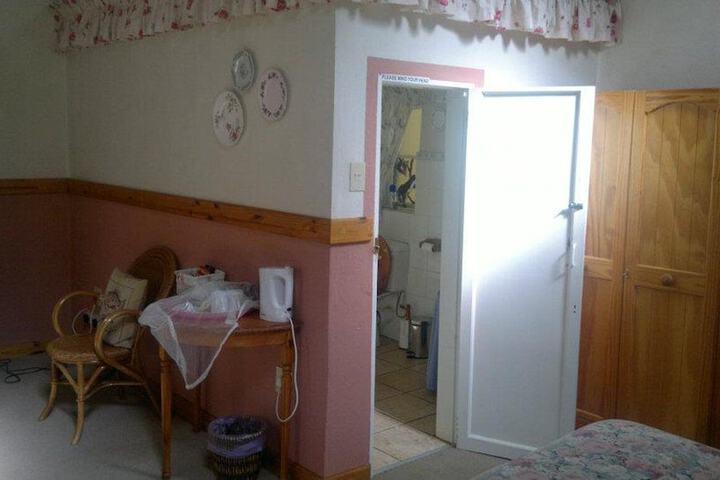 Room 4 of 9