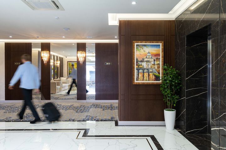 Ballroom/Hall 90 of 114