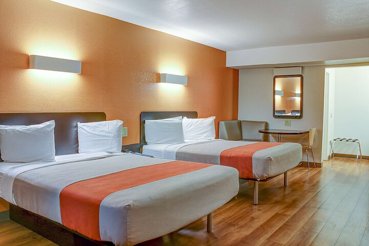 Room 14 of 38