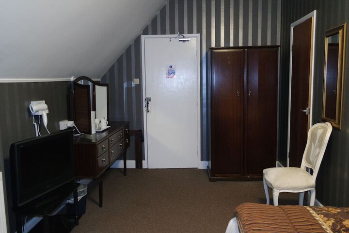 Room 104 of 160
