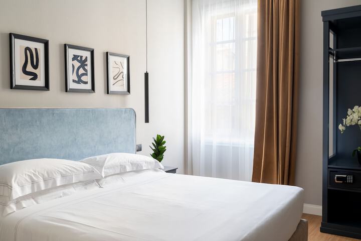 Room 10 of 76
